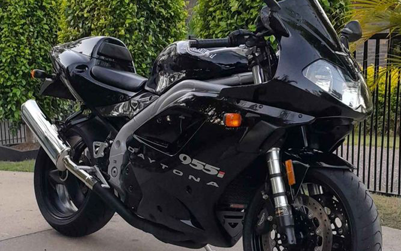 black triumph daytona 955i special